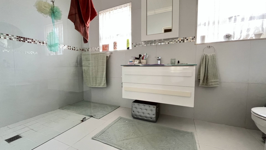 4 Bedroom Property for Sale in Hartenbos Central Western Cape